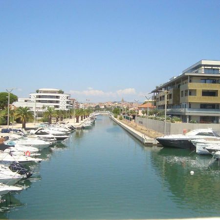 Au Coeur De Port Frejus - T2 30 M² - Tout A Pied 외부 사진
